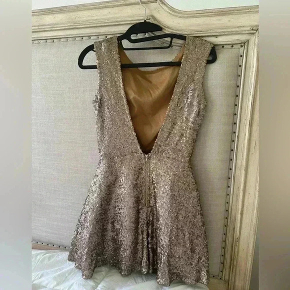 TOBI Vina Sequin Gold Dress Small Fit & Flare Open Back Short Tulle & Lined - Picture 5 of 9